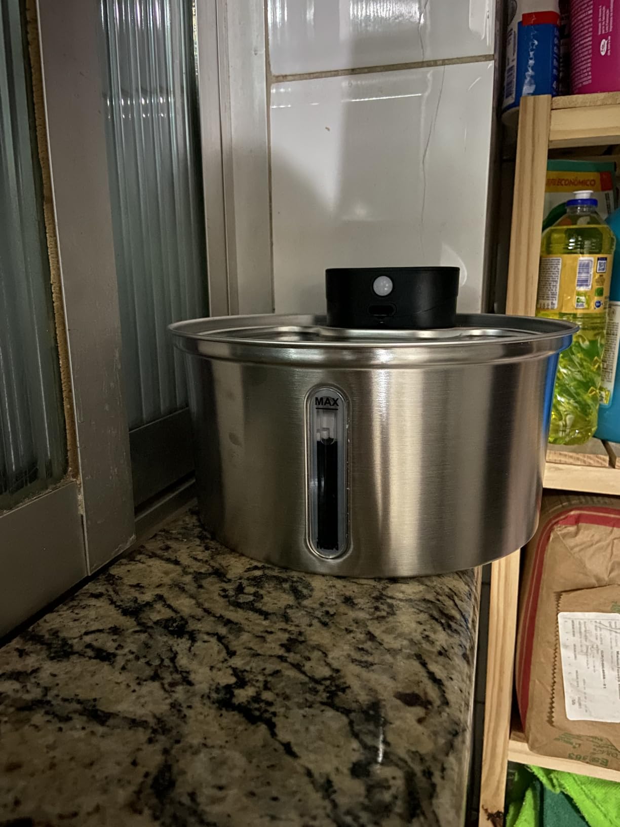 Foto enviada por cliente da fonte de água em uso